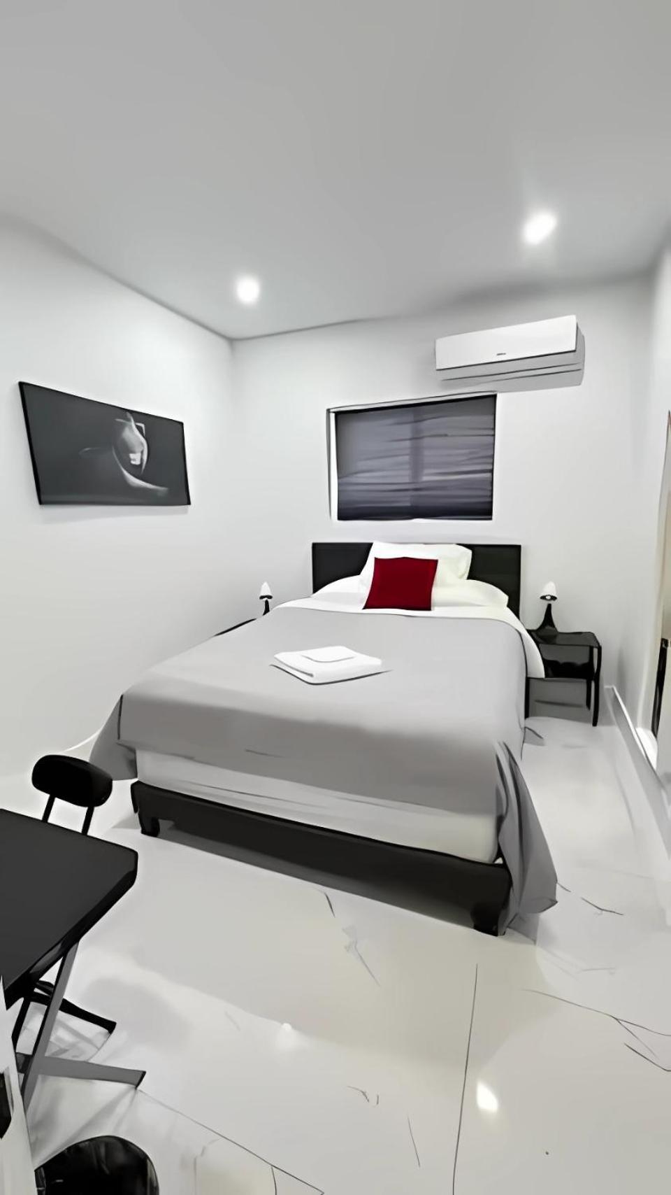 Cozy Private Room, Near The Airport - Free Parking - 01 Séjour chez l'habitant